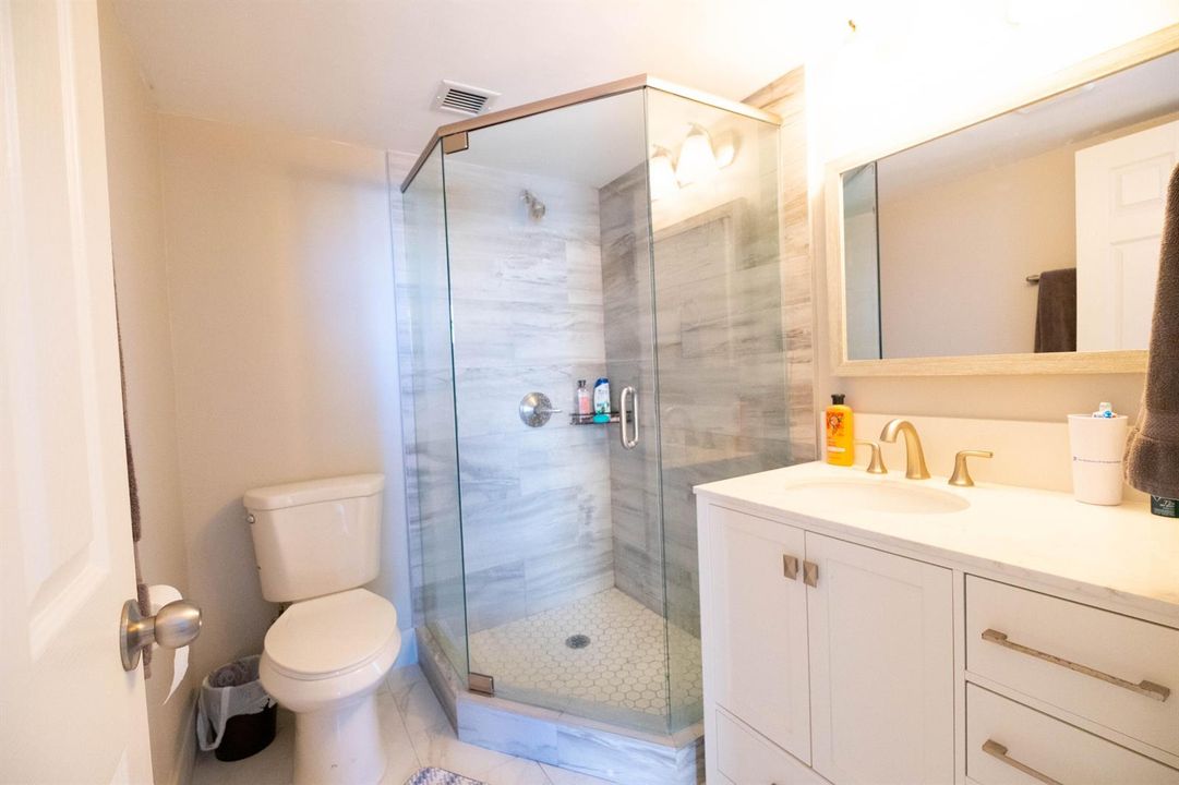 BOCA BAYOU 2ND BATHROOM