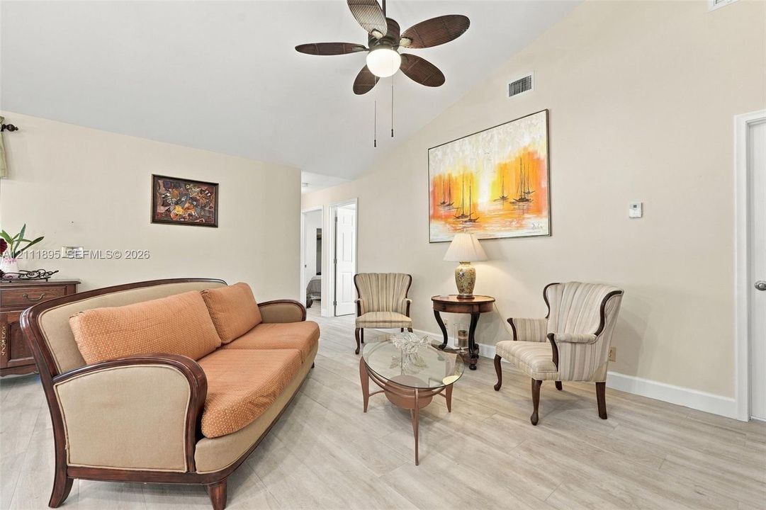 En Venta: $764,900 (4 camas, 2 baños, 2179 Pies cuadrados)