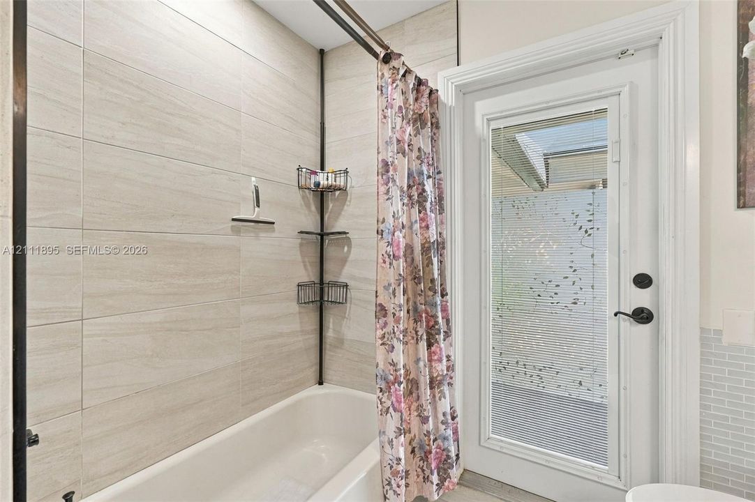 En Venta: $764,900 (4 camas, 2 baños, 2179 Pies cuadrados)