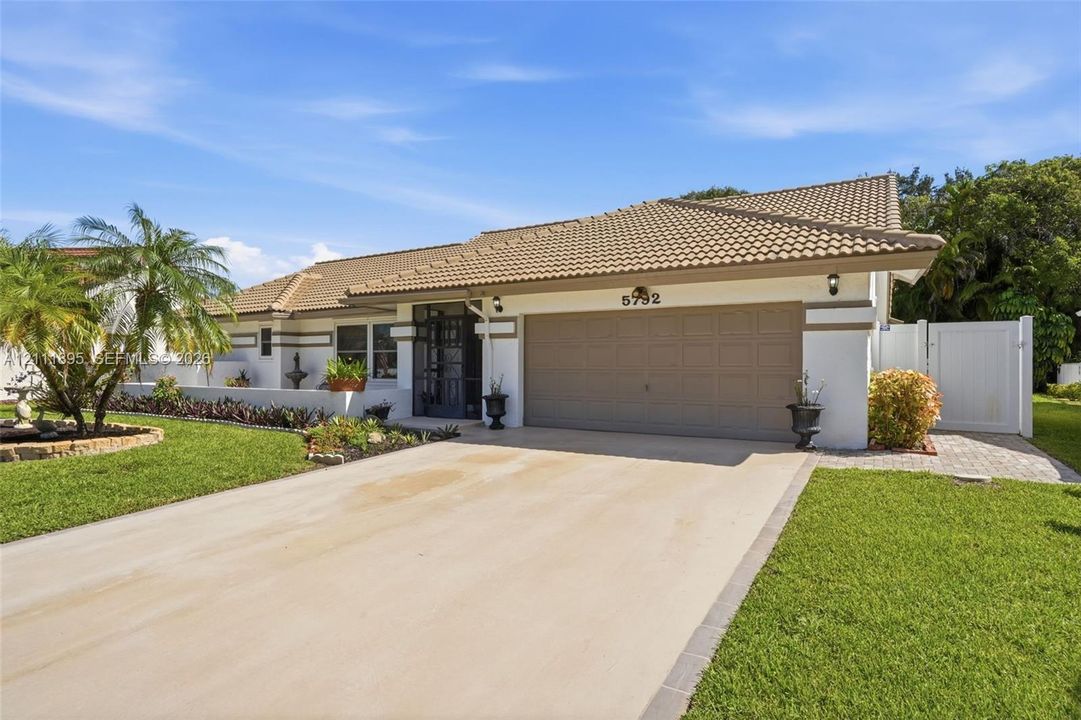 En Venta: $764,900 (4 camas, 2 baños, 2179 Pies cuadrados)