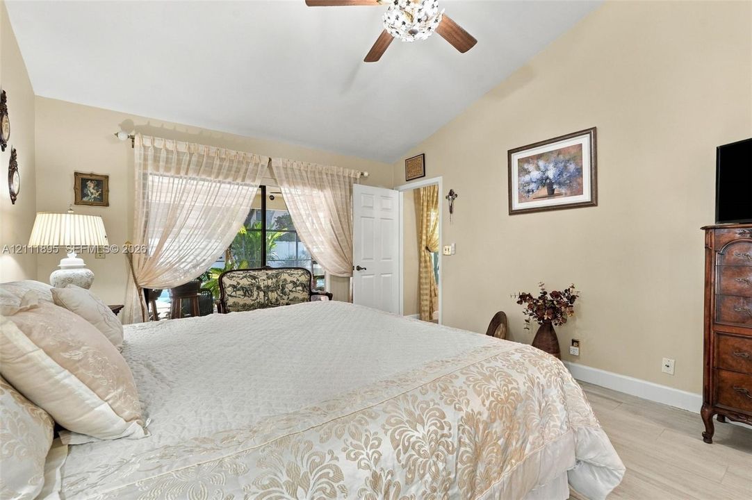 En Venta: $764,900 (4 camas, 2 baños, 2179 Pies cuadrados)