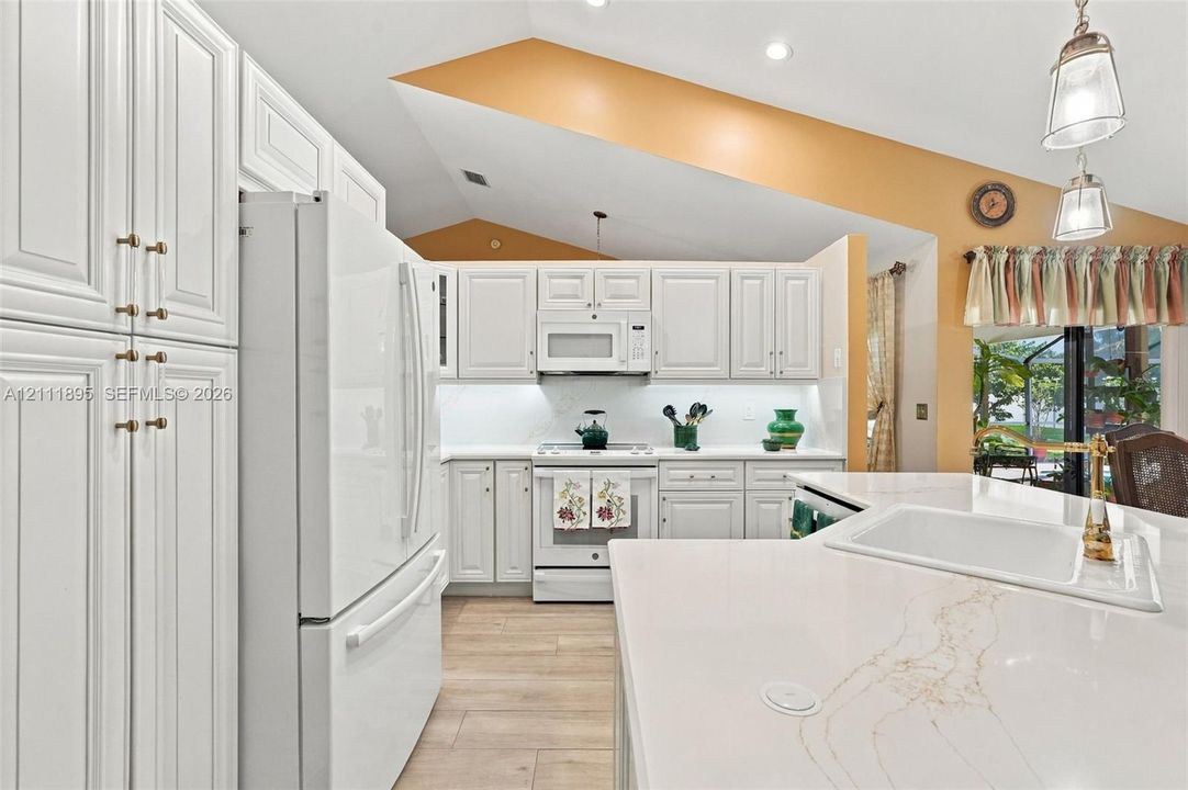 En Venta: $764,900 (4 camas, 2 baños, 2179 Pies cuadrados)