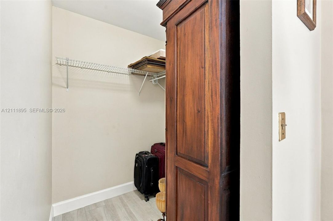 En Venta: $764,900 (4 camas, 2 baños, 2179 Pies cuadrados)