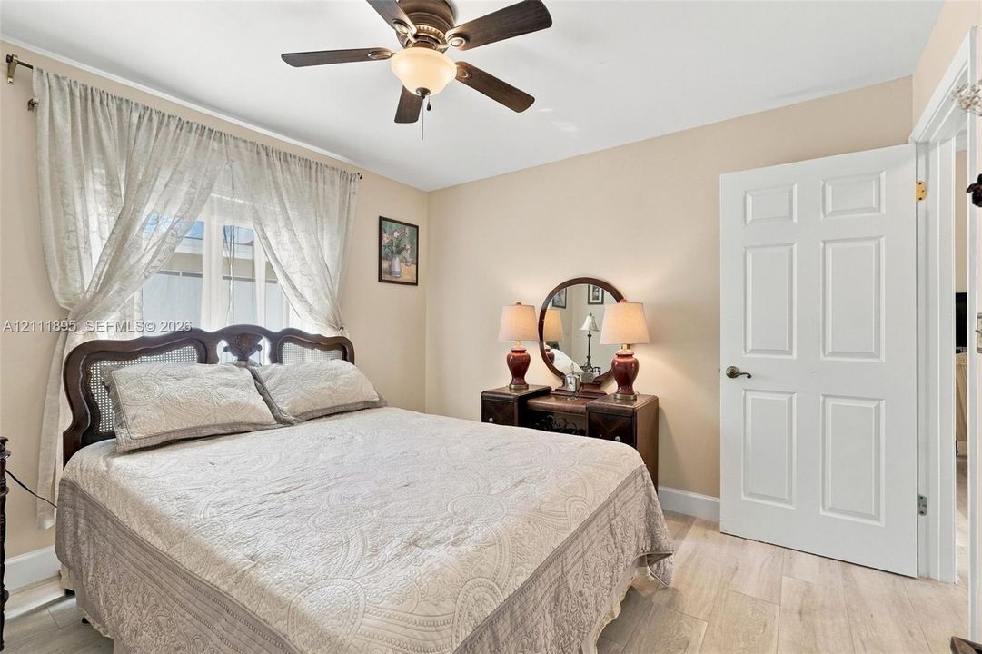 En Venta: $764,900 (4 camas, 2 baños, 2179 Pies cuadrados)