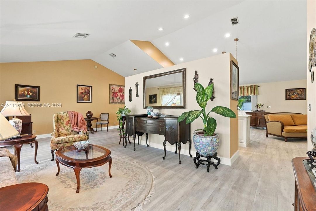 En Venta: $764,900 (4 camas, 2 baños, 2179 Pies cuadrados)