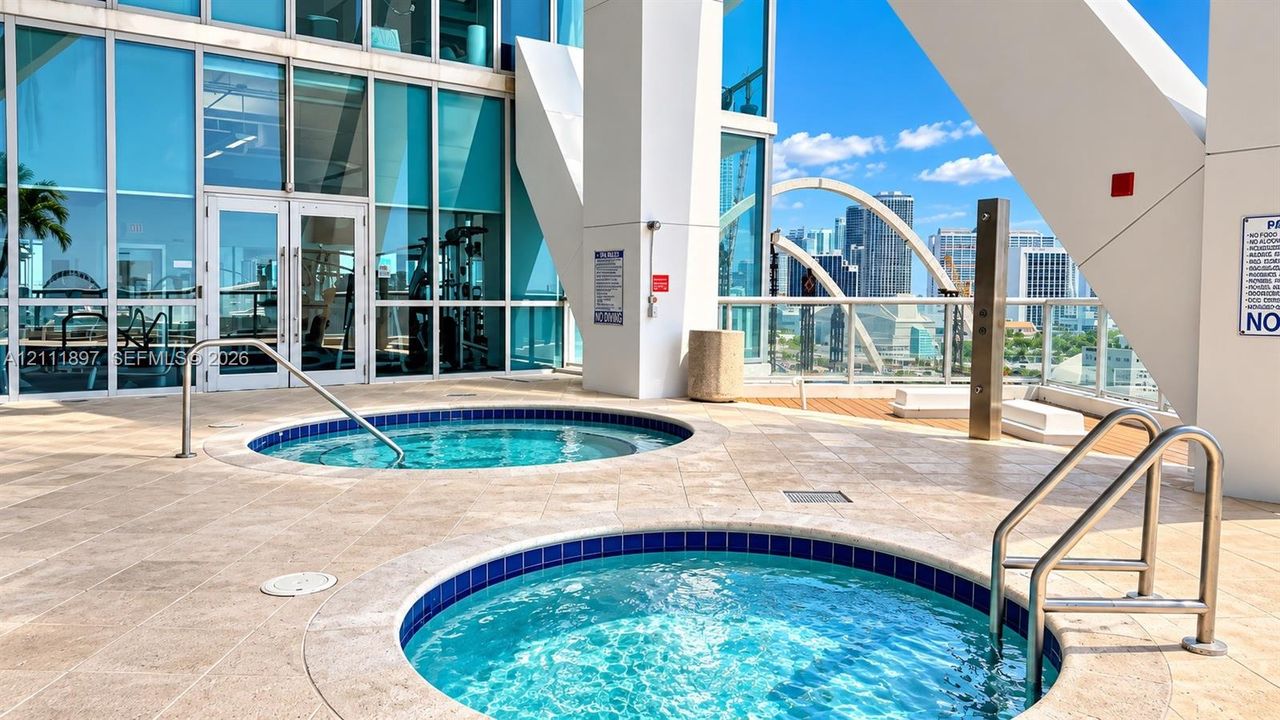 Jacuzzi and room temperature plunge