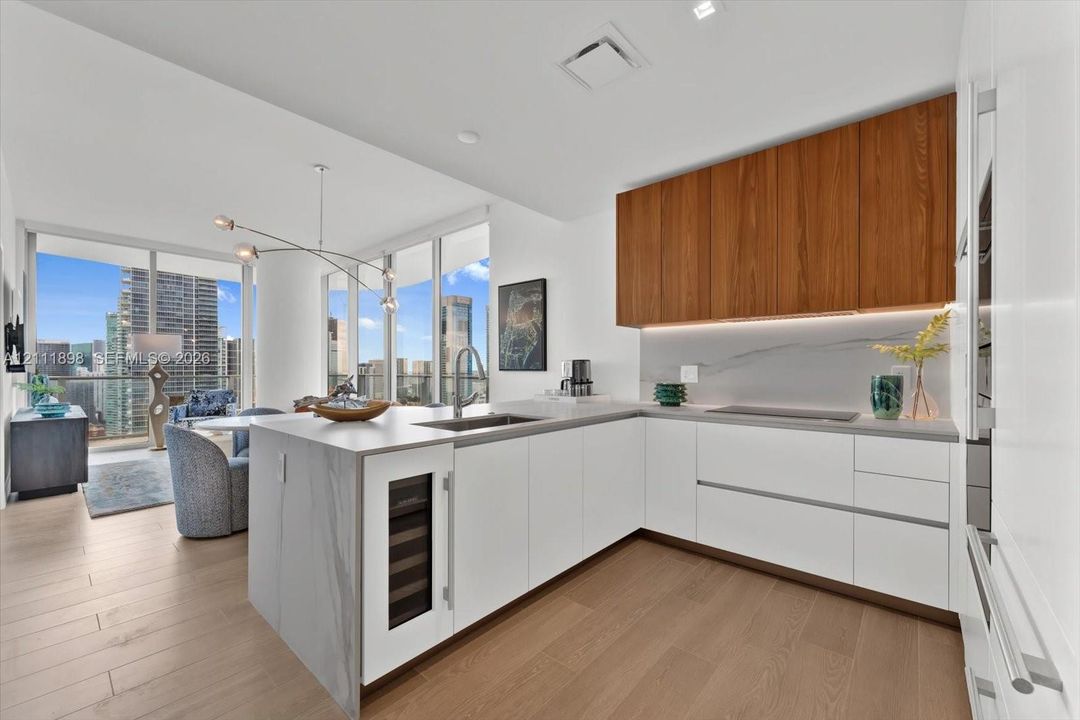 For Rent: $11,400 (2 beds, 2 baths, 1303 Square Feet)