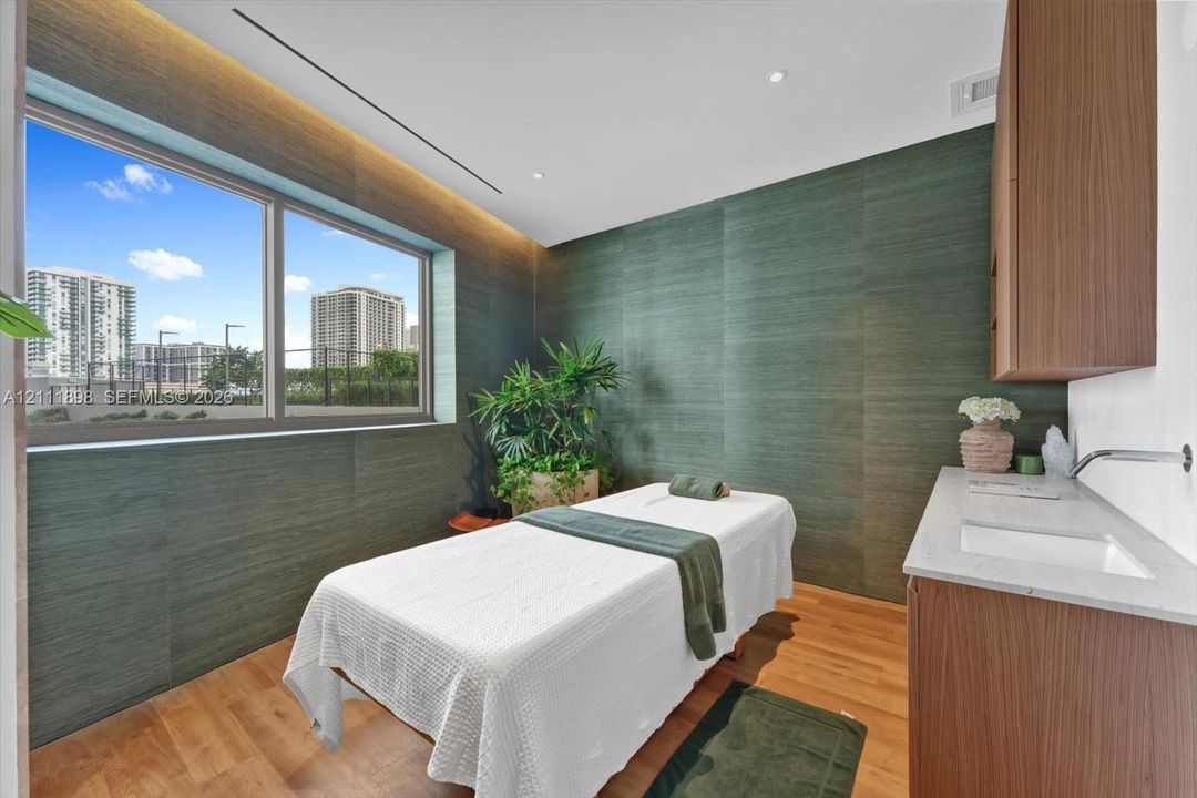 For Rent: $11,400 (2 beds, 2 baths, 1303 Square Feet)