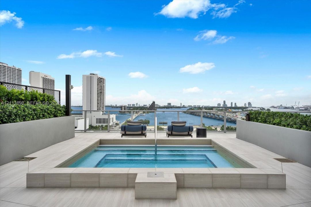 For Rent: $11,400 (2 beds, 2 baths, 1303 Square Feet)
