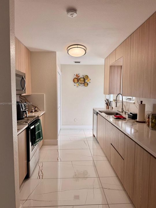 На продажу: $499,900 (3 спален, 2 ванн, 1300 Квадратных фут)