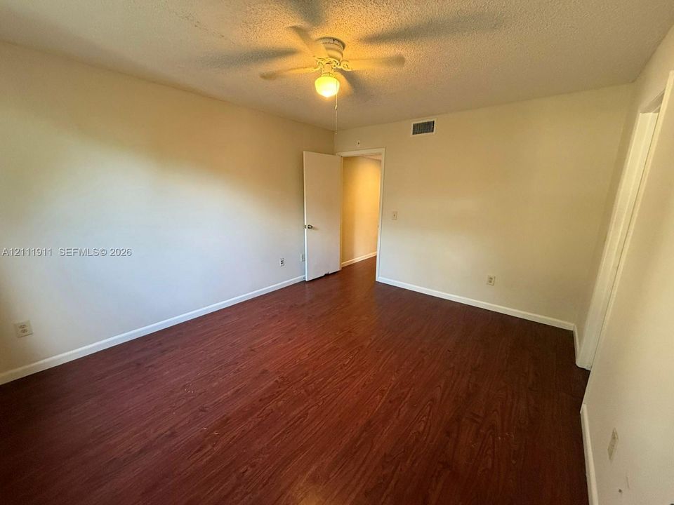For Rent: $1,925 (2 beds, 2 baths, 980 Square Feet)