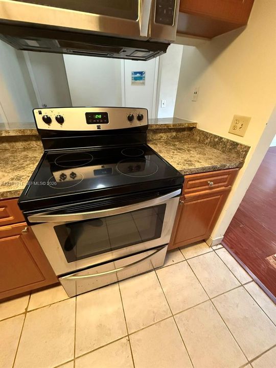 For Rent: $1,925 (2 beds, 2 baths, 980 Square Feet)