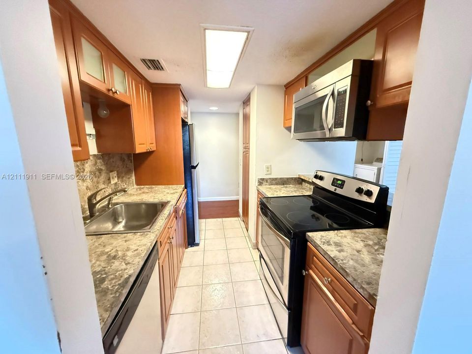 For Rent: $1,925 (2 beds, 2 baths, 980 Square Feet)