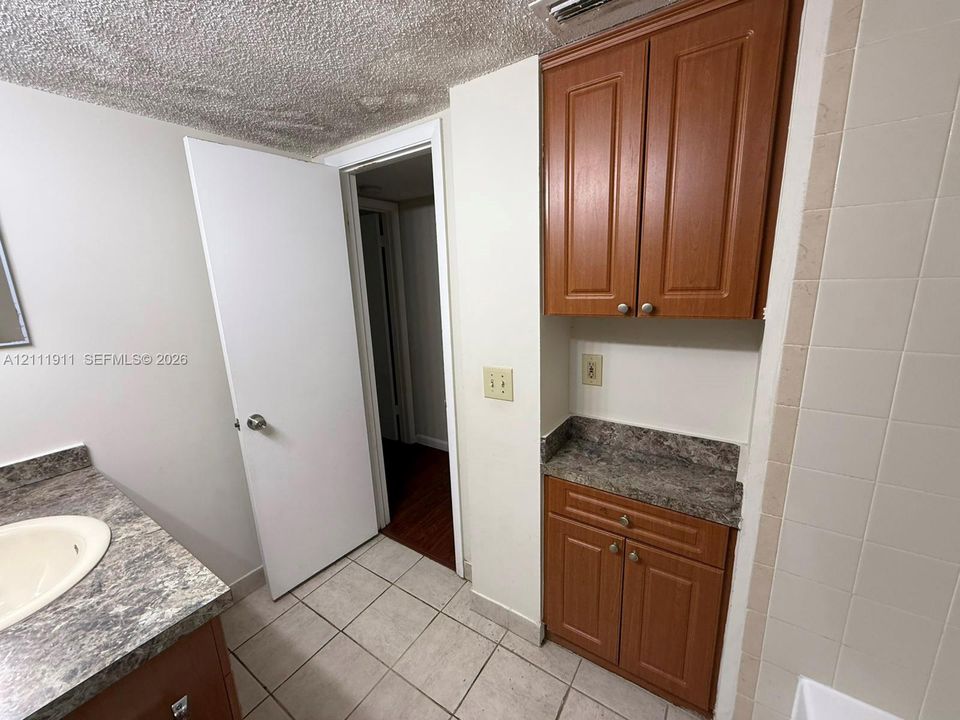 For Rent: $1,925 (2 beds, 2 baths, 980 Square Feet)
