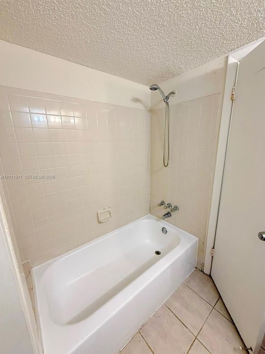 For Rent: $1,925 (2 beds, 2 baths, 980 Square Feet)