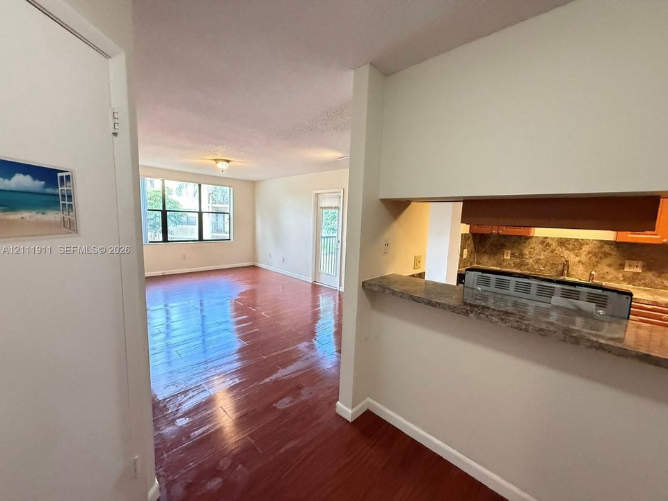 For Rent: $1,925 (2 beds, 2 baths, 980 Square Feet)