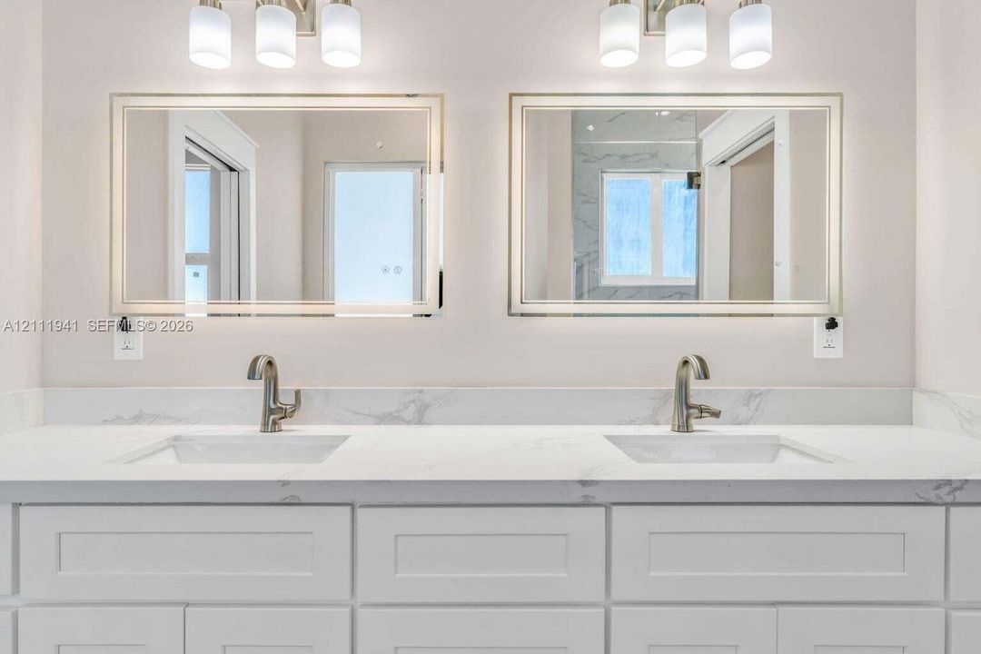 Primary En-Suite Bath