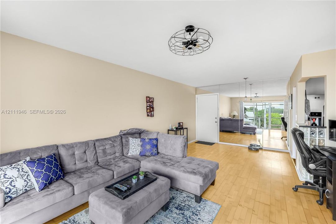 For Rent: $1,850 (1 beds, 1 baths, 600 Square Feet)