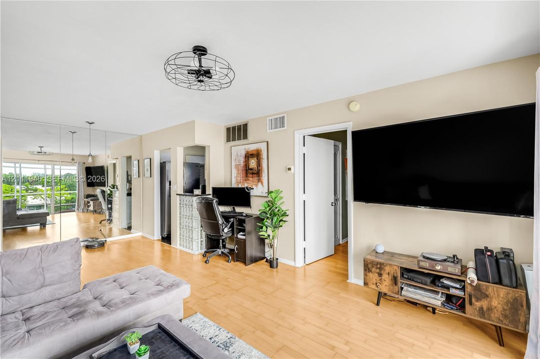 For Rent: $1,850 (1 beds, 1 baths, 600 Square Feet)