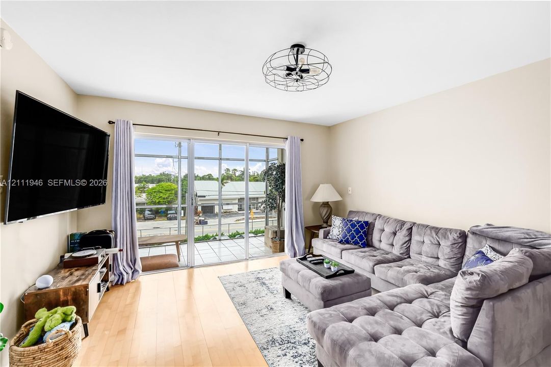 For Rent: $1,850 (1 beds, 1 baths, 600 Square Feet)