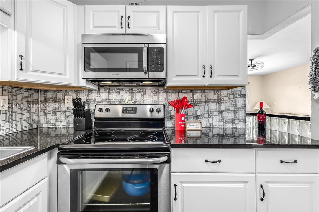 For Rent: $1,850 (1 beds, 1 baths, 600 Square Feet)
