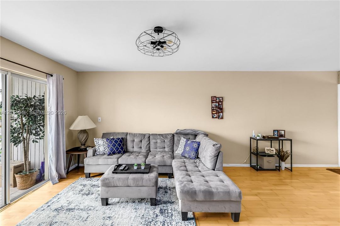 For Rent: $1,850 (1 beds, 1 baths, 600 Square Feet)