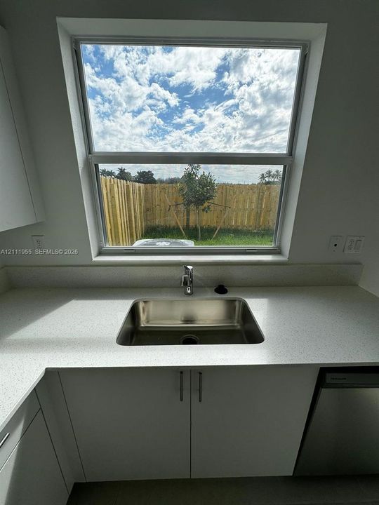 For Sale: $400,000 (3 beds, 2 baths, 1328 Square Feet)