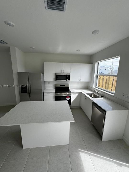 For Sale: $400,000 (3 beds, 2 baths, 1328 Square Feet)