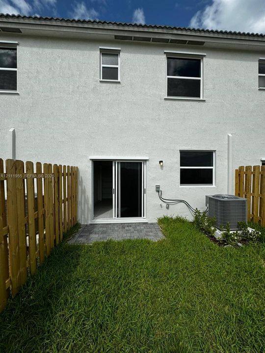 For Sale: $400,000 (3 beds, 2 baths, 1328 Square Feet)