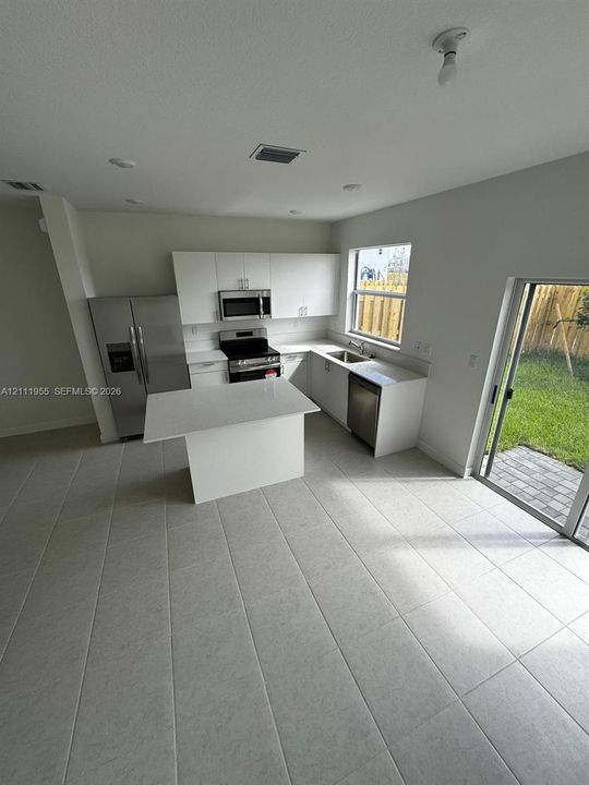 For Sale: $400,000 (3 beds, 2 baths, 1328 Square Feet)