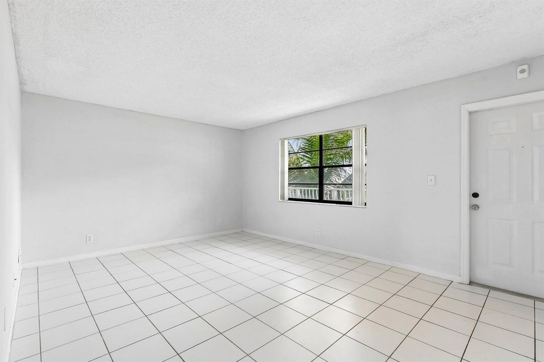 10_Living-Room-Alternate_Original-003