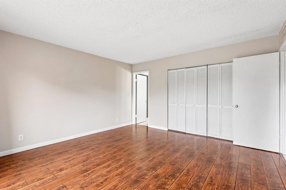 15_Primary-Closet-and-Doorway_Original-0