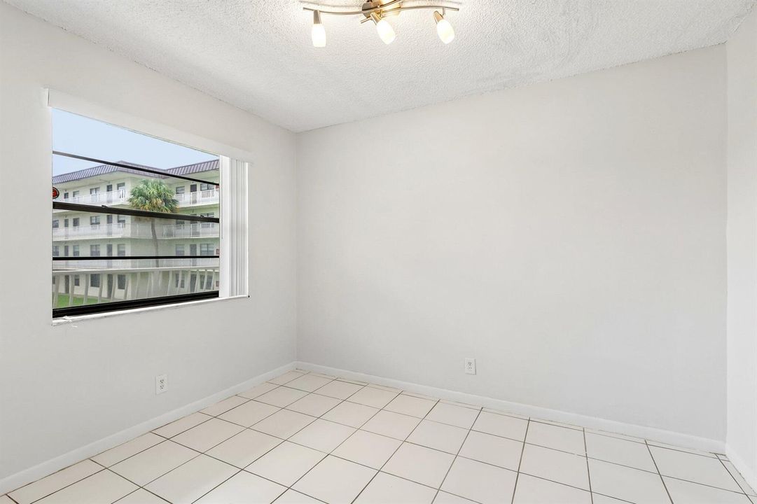 08_Dining-Area-Window-Angle_Original-007
