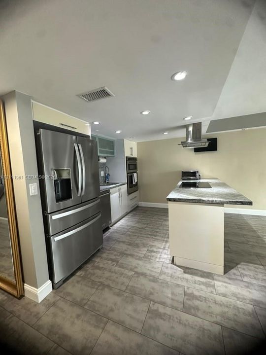 For Rent: $4,800 (2 beds, 2 baths, 1570 Square Feet)