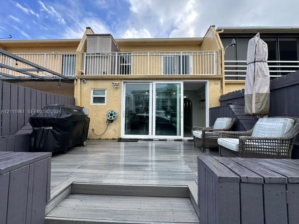 For Rent: $4,800 (2 beds, 2 baths, 1570 Square Feet)
