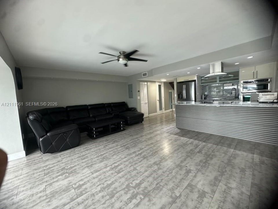 For Rent: $4,800 (2 beds, 2 baths, 1570 Square Feet)