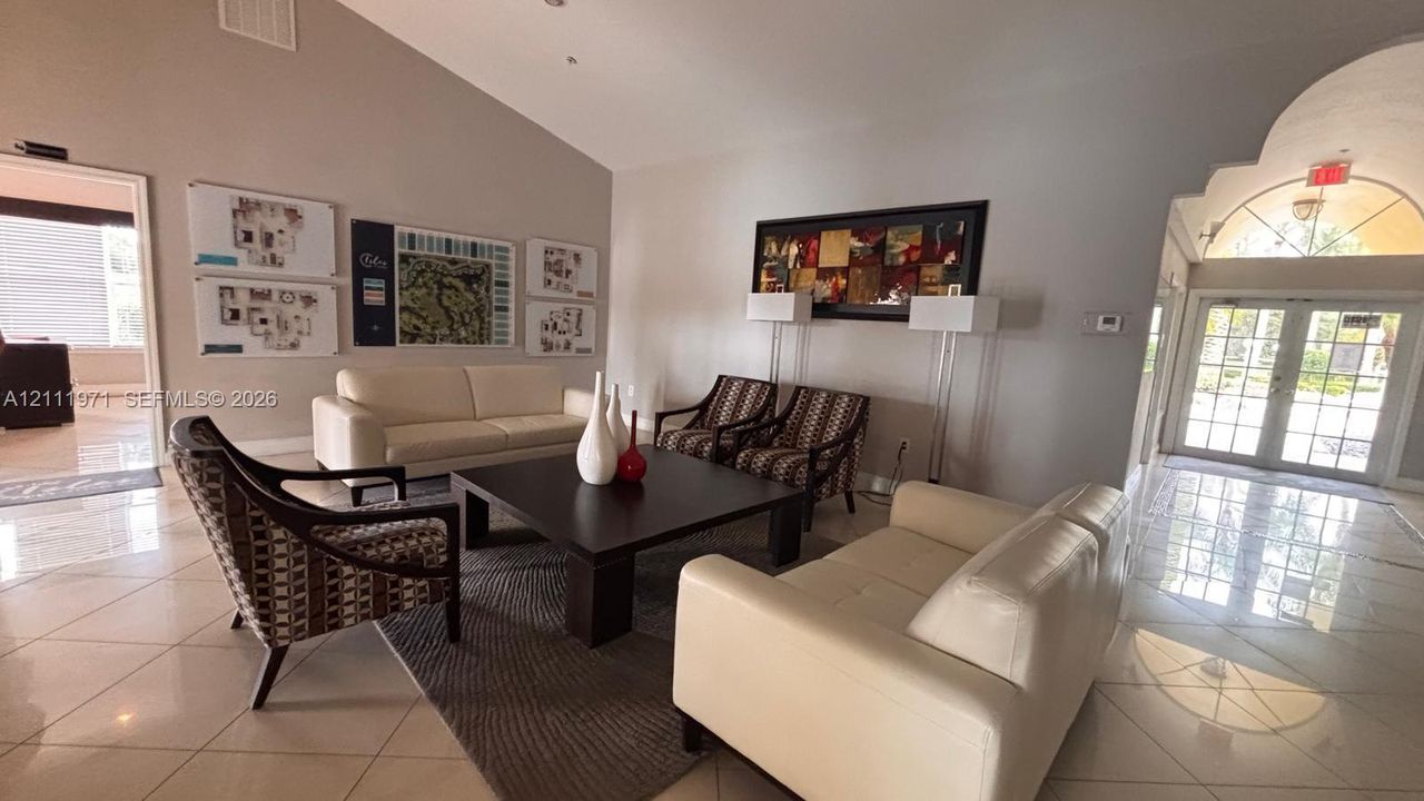 For Rent: $1,800 (1 beds, 1 baths, 743 Square Feet)