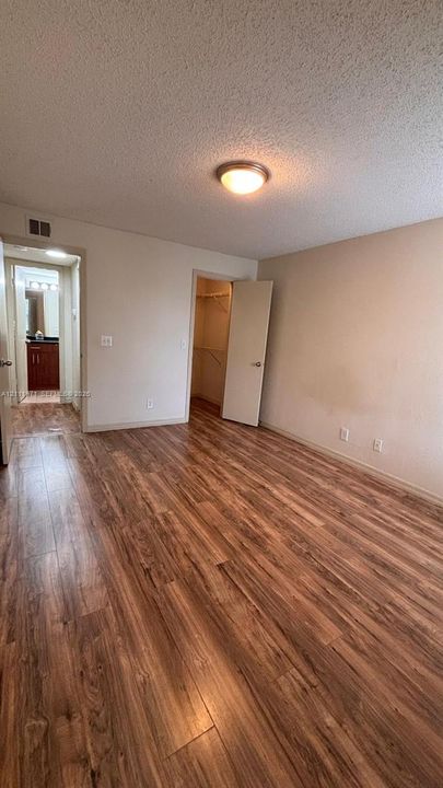 For Rent: $1,800 (1 beds, 1 baths, 743 Square Feet)