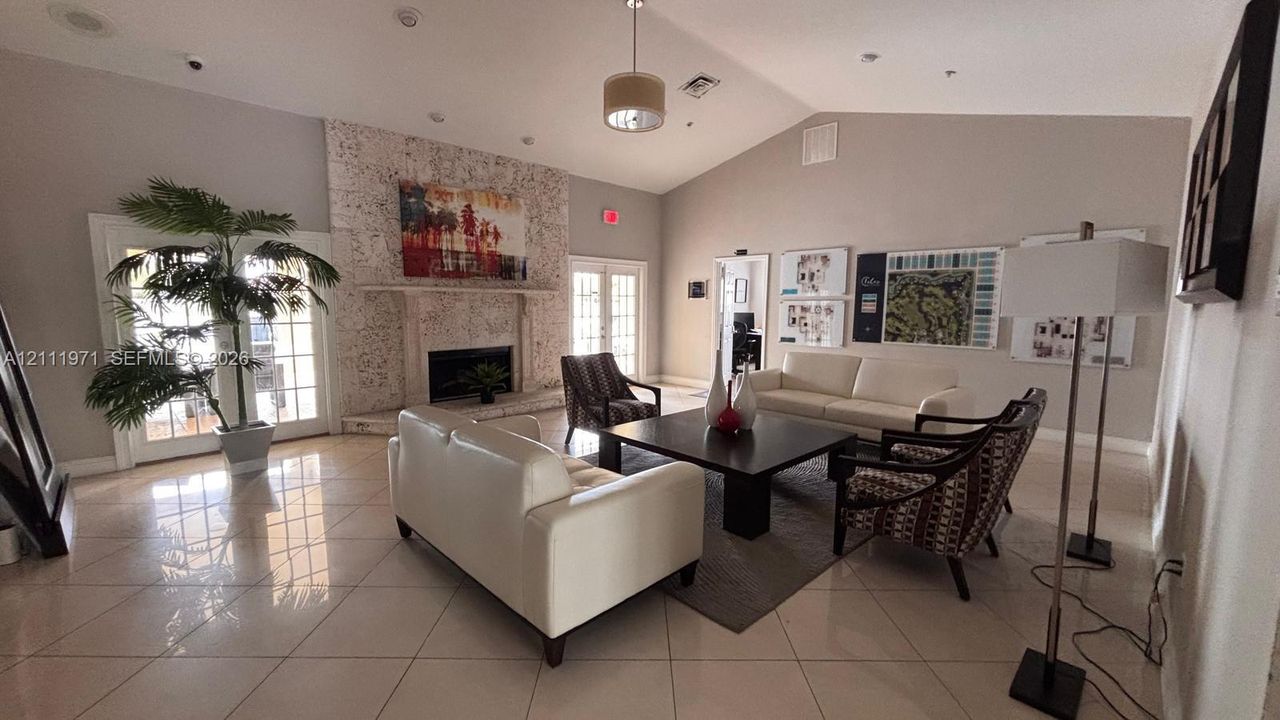 For Rent: $1,800 (1 beds, 1 baths, 743 Square Feet)