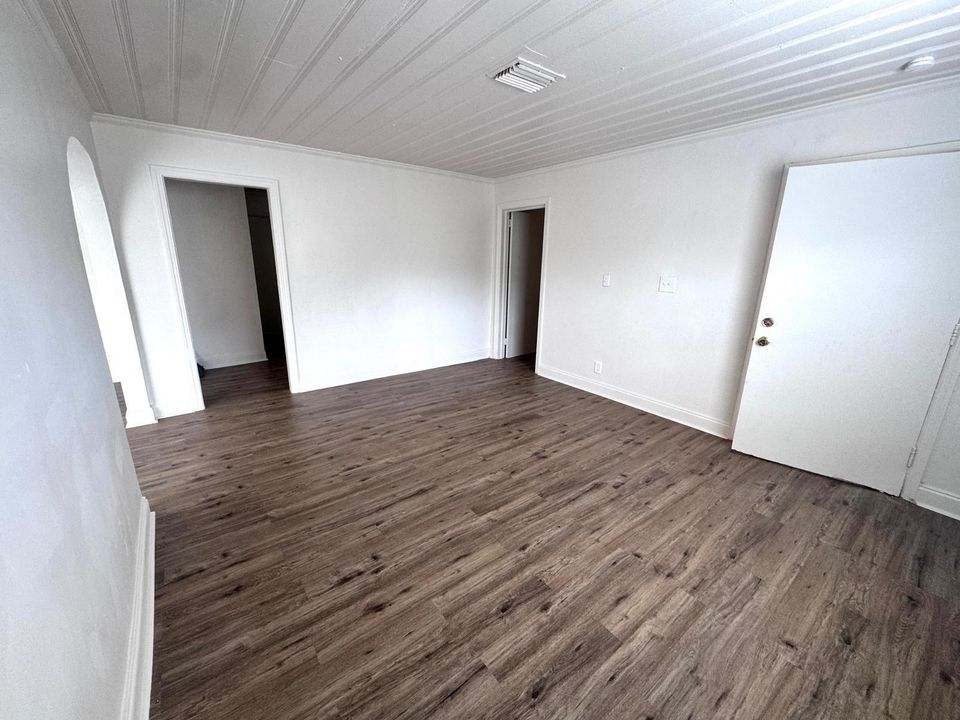 1041 unit 1 - Living room