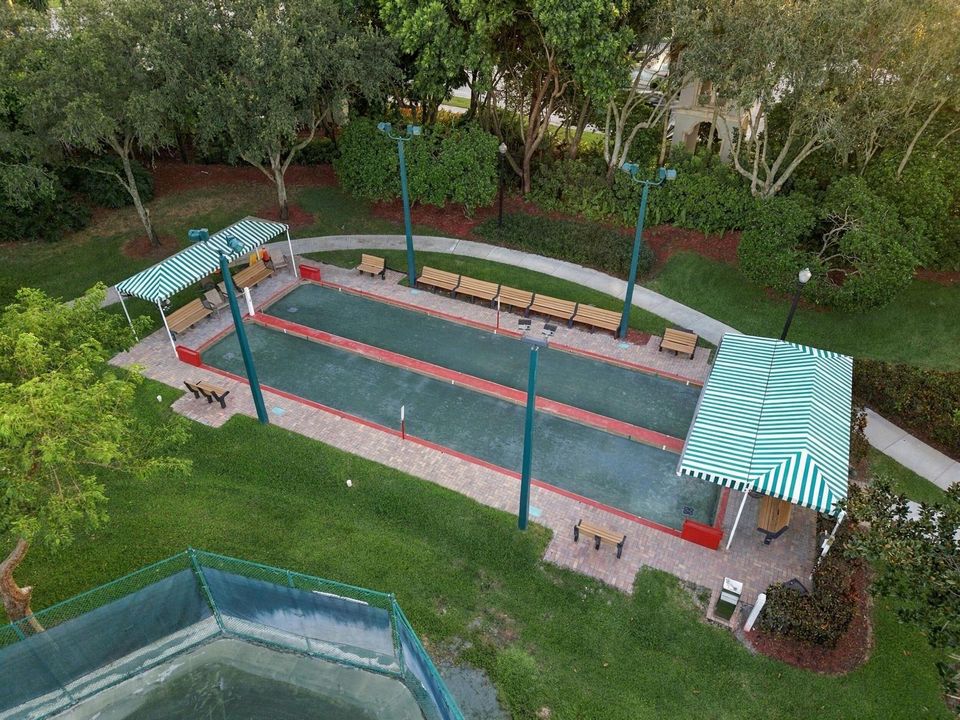 Aerial community amenities