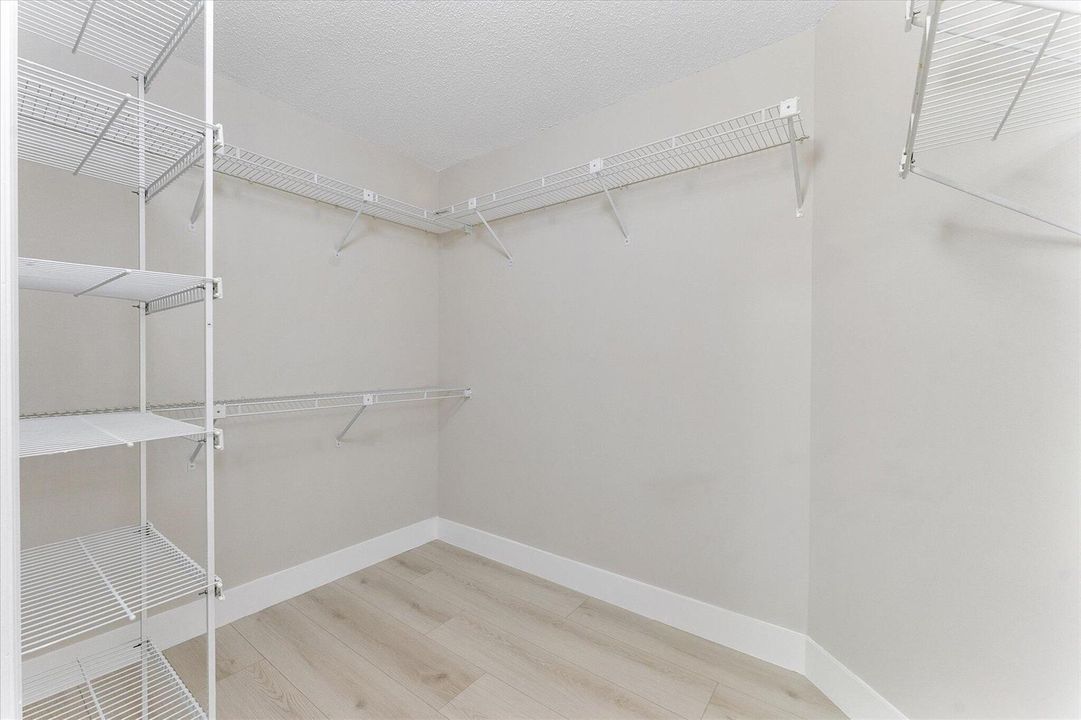 25-10890 Lakemore Lane_025