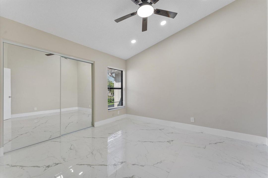 15-10890 Lakemore Lane_015