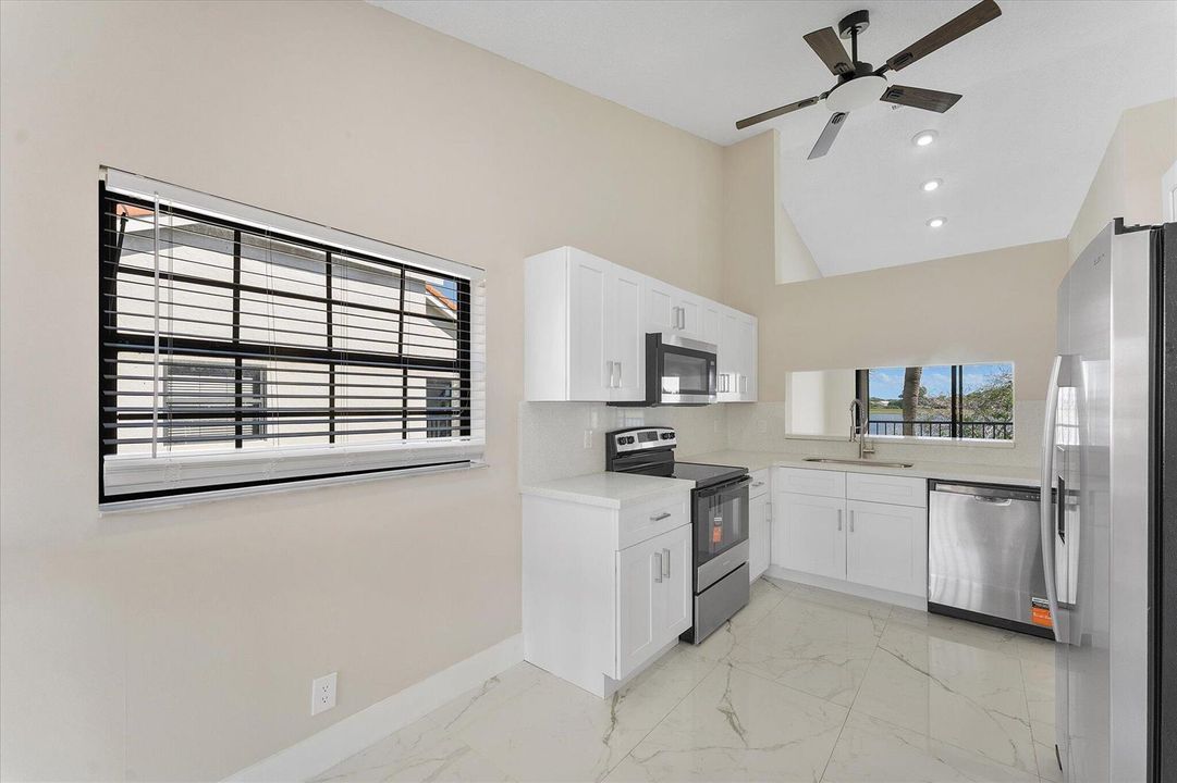 12-10890 Lakemore Lane_012