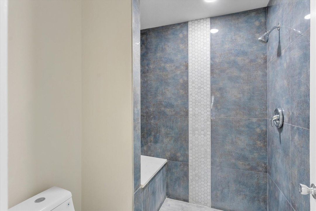 26-10890 Lakemore Lane_026