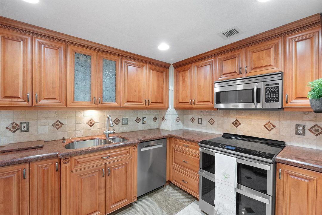 1900 S Ocean Blvd 16S_006