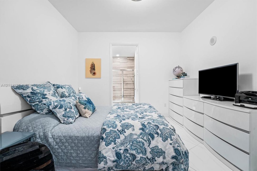For Rent: $9,800 (2 beds, 3 baths, 2084 Square Feet)