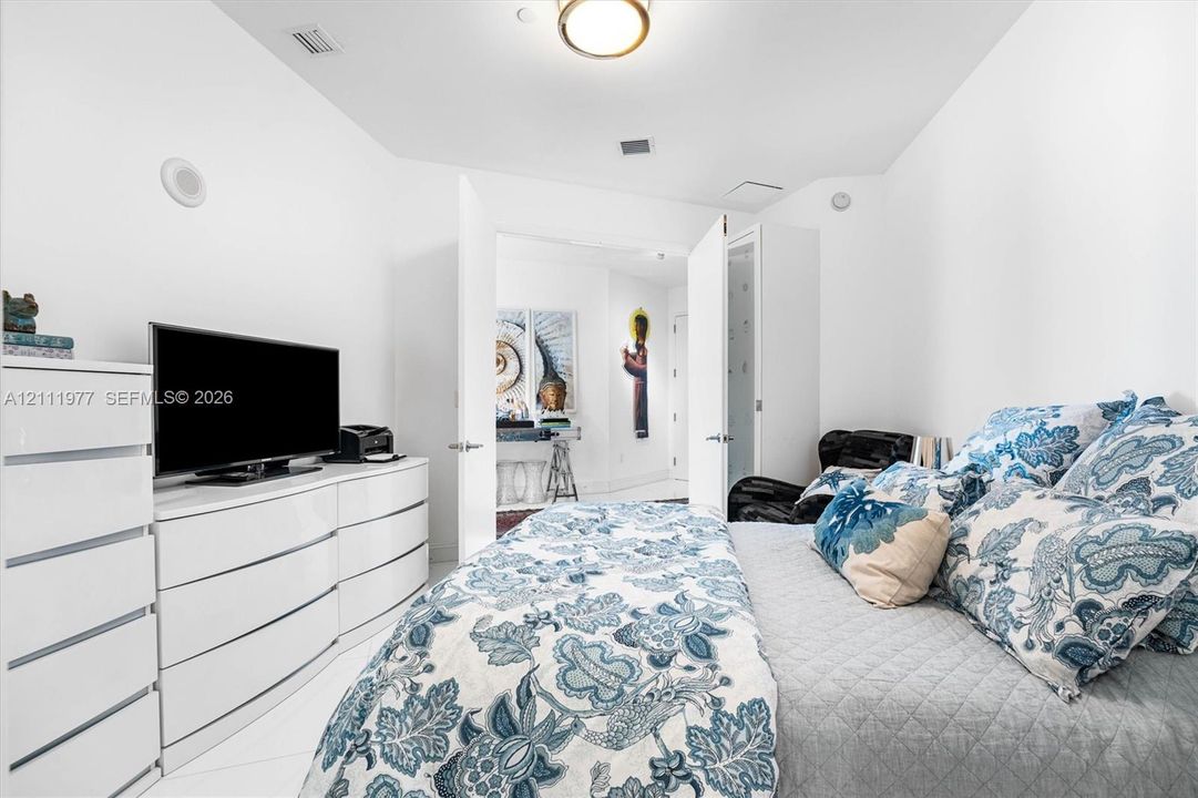 For Rent: $9,800 (2 beds, 3 baths, 2084 Square Feet)
