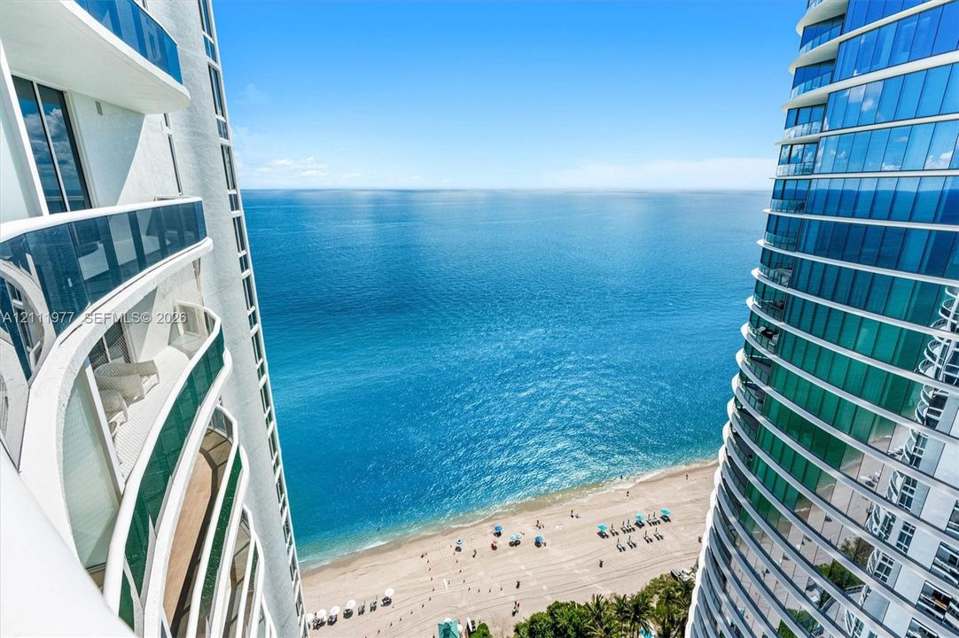 For Rent: $9,800 (2 beds, 3 baths, 2084 Square Feet)