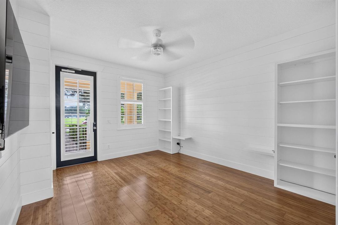 1st Floor Bedroom:Office..